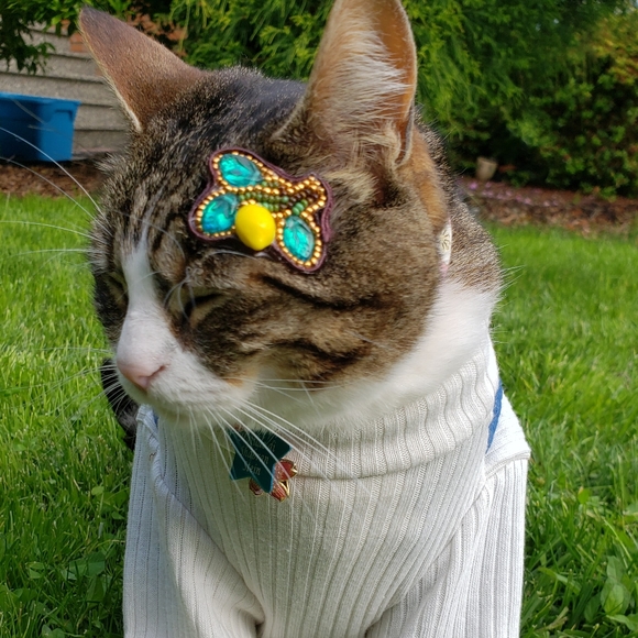 Hand-Embroidered, Handmade Wisp Hair Clips - Picture 6 of 12